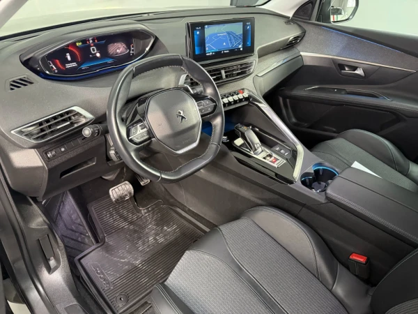 Peugeot 3008 Allure pack EAT8 130 cv 15