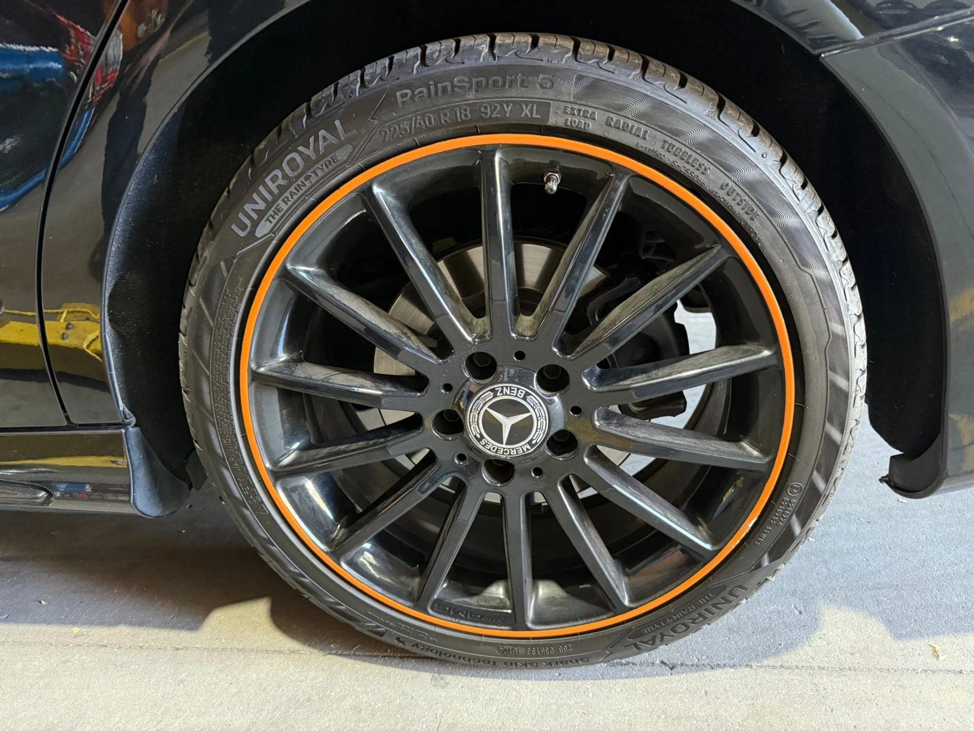 Mercedes-Benz CLA 200 d Shooting Brake AMG Line 17