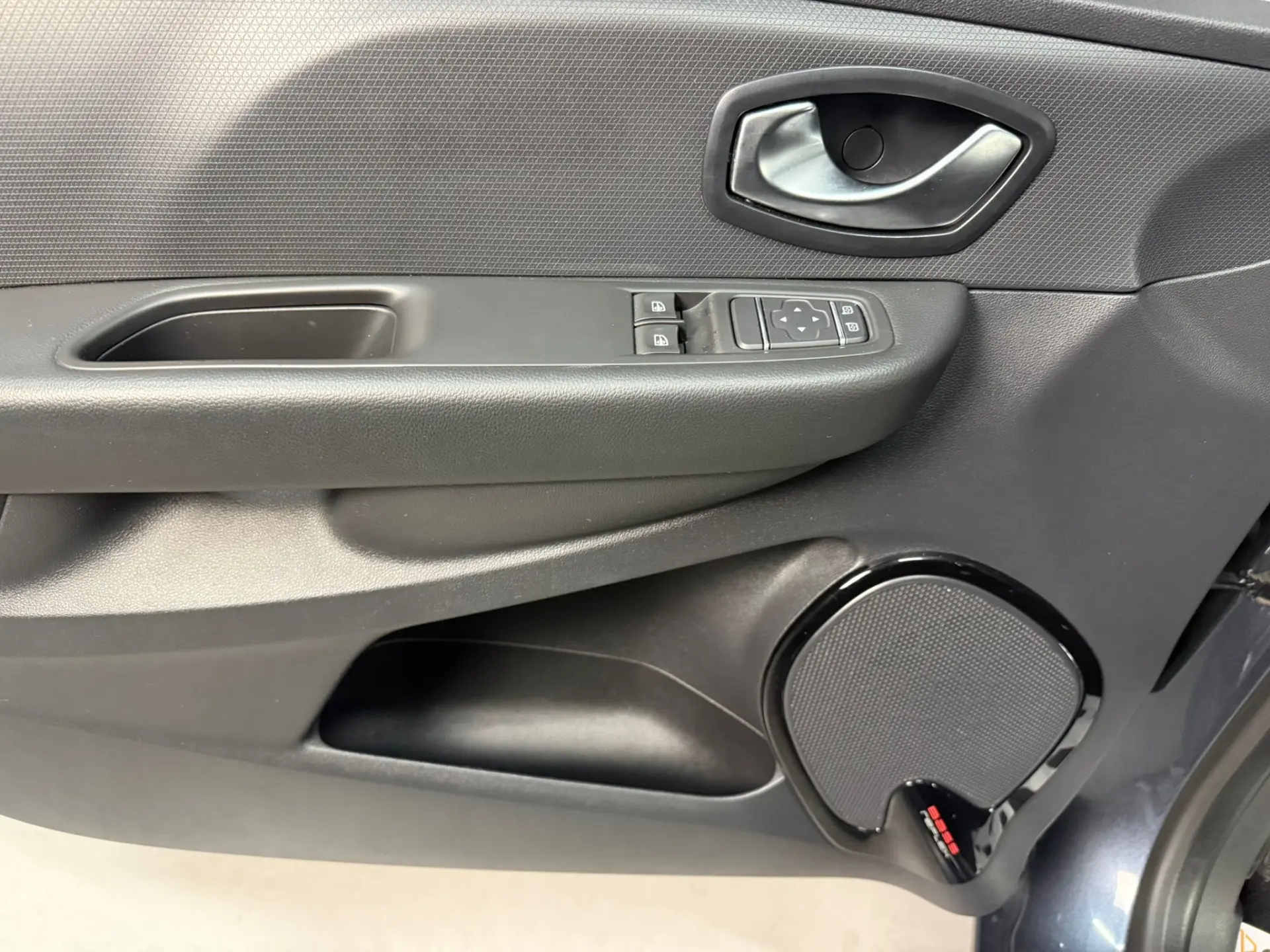 Renault Clio 0.9 TCE Limited 9