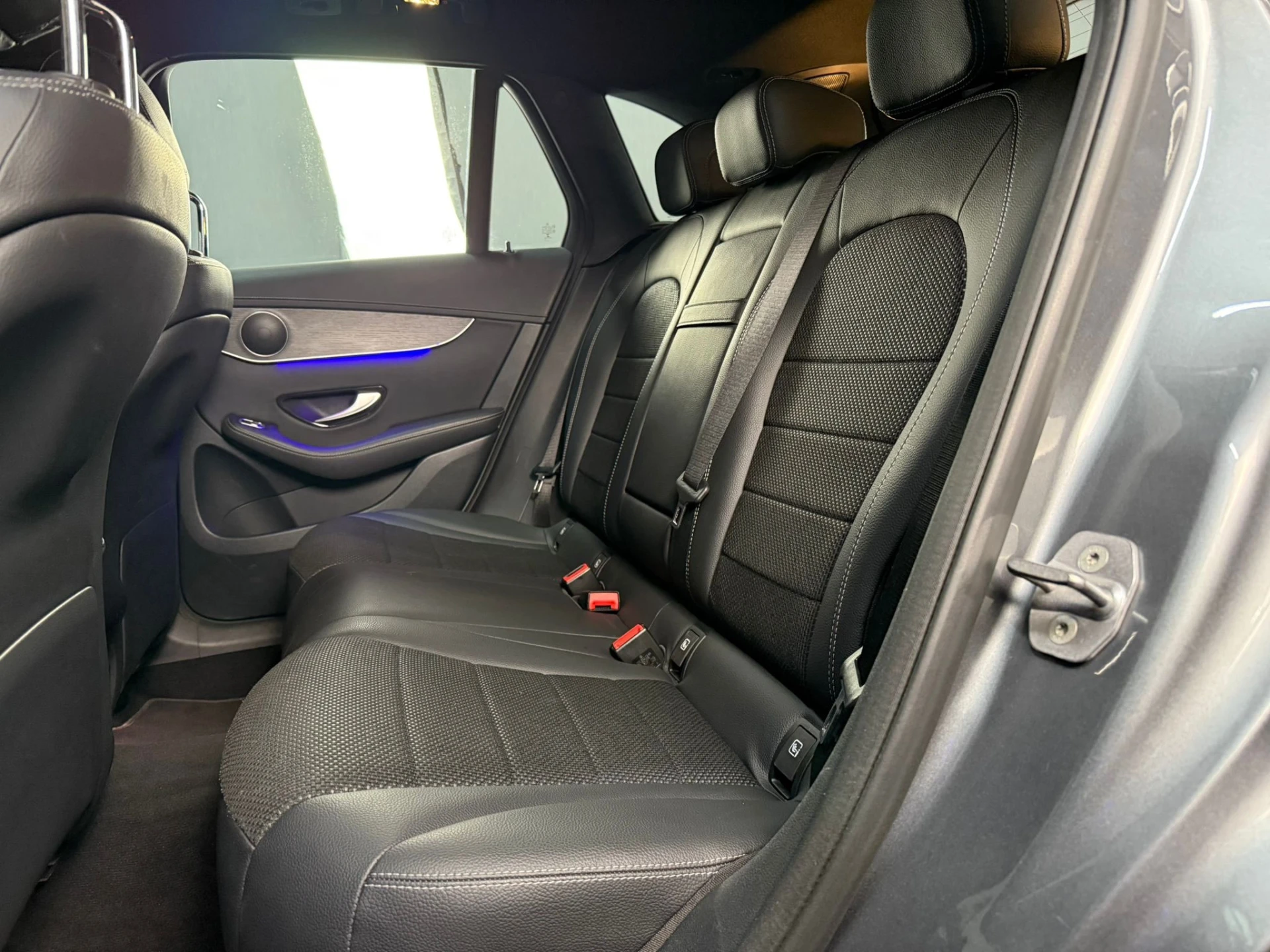 Mercedes-Benz GLC 300 de 4Matic 16