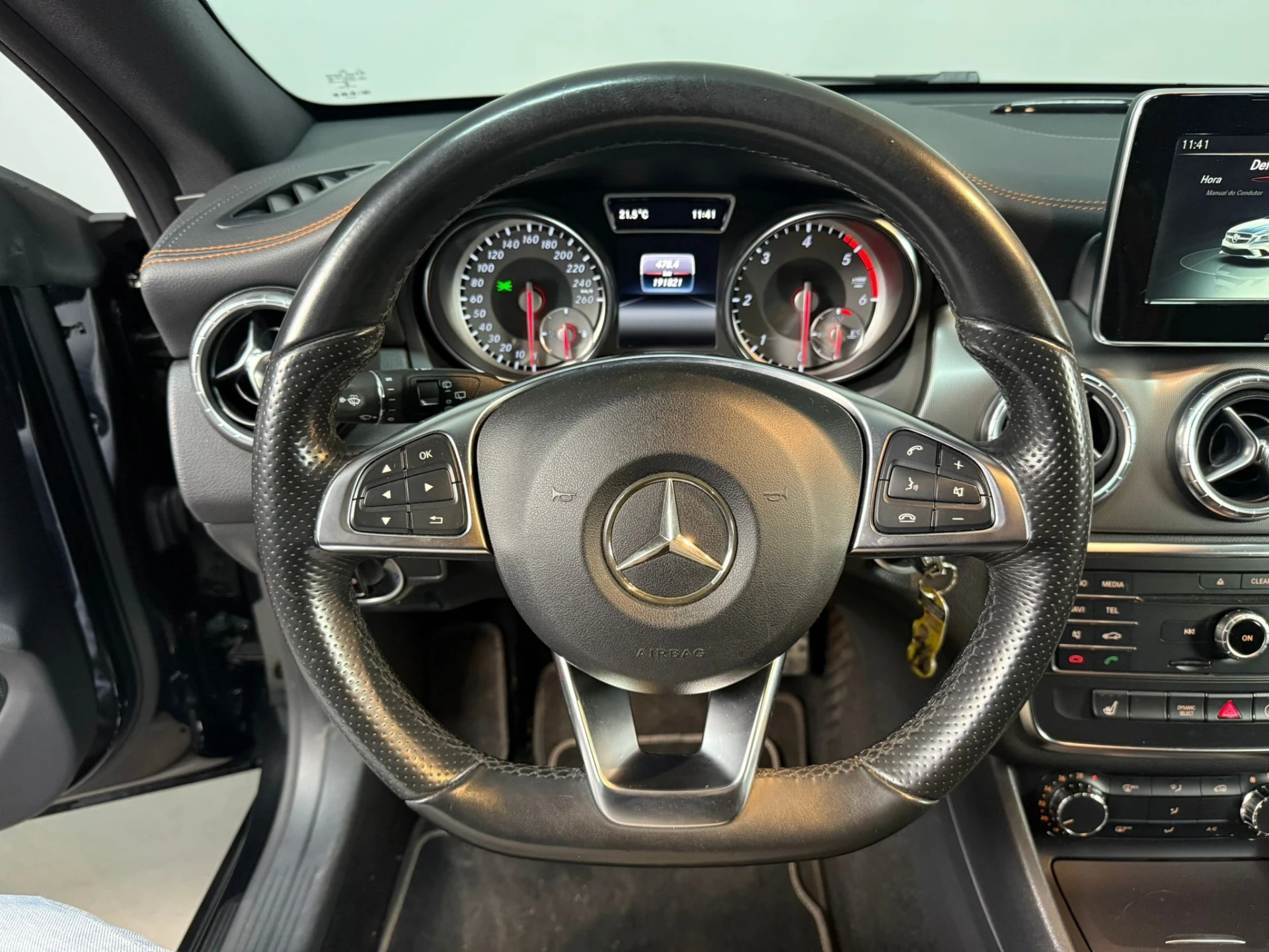 Mercedes-Benz CLA 200 d Shooting Brake AMG Line 6