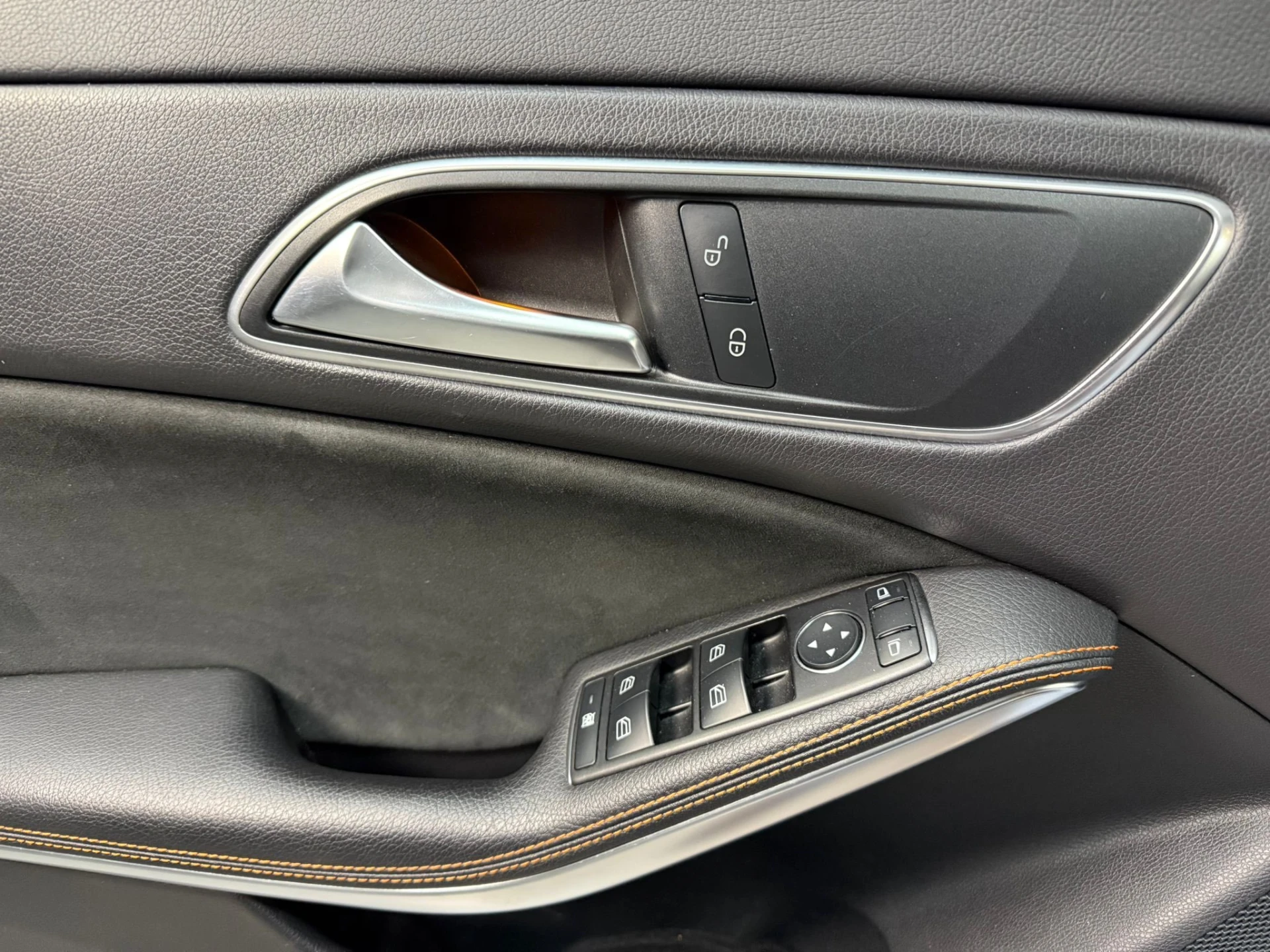 Mercedes-Benz CLA 200 d Shooting Brake AMG Line 10