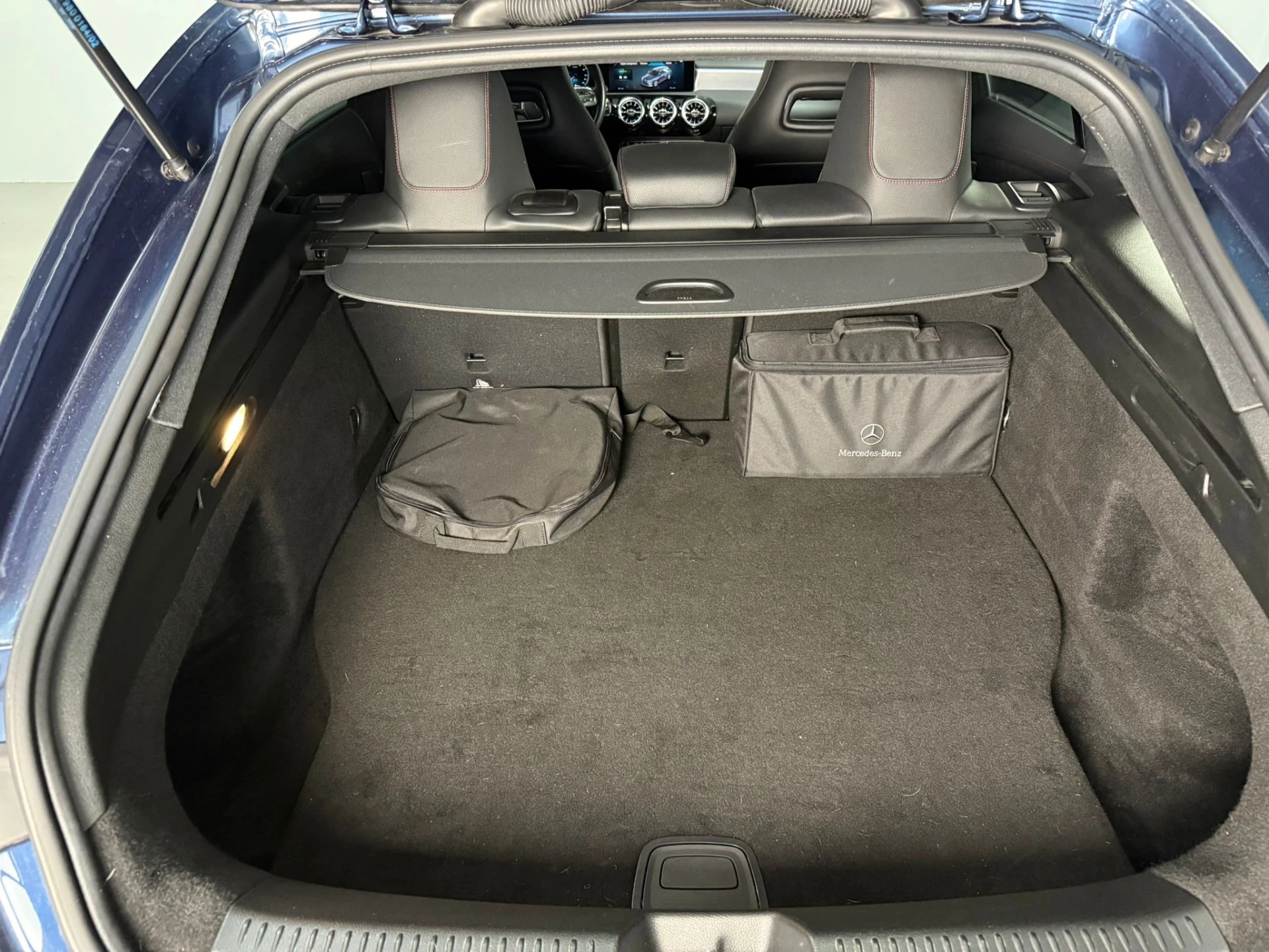 Mercedes-Benz CLA 250 e Shooting Brake AMG Line 19