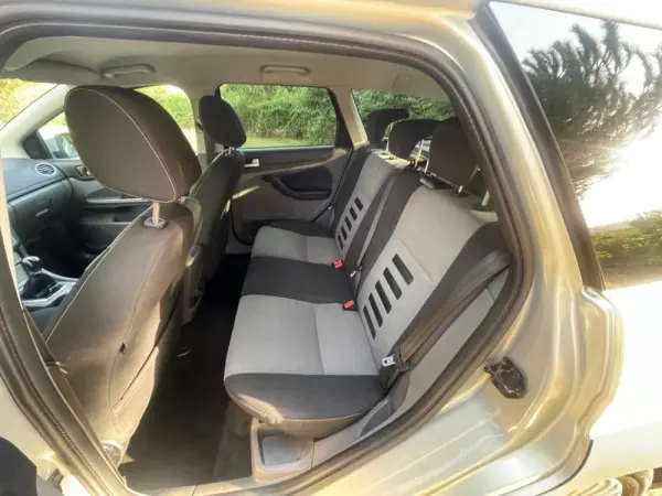 Ford Focus SW 1.6 TDCi DPF Titanium 4