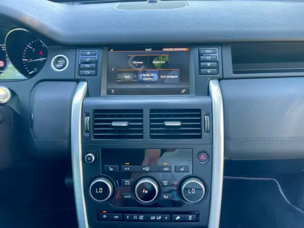 Land Rover Discovery Sport 2.0 TD4 HSE Auto 29