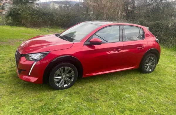 Peugeot e-208 Allure 43