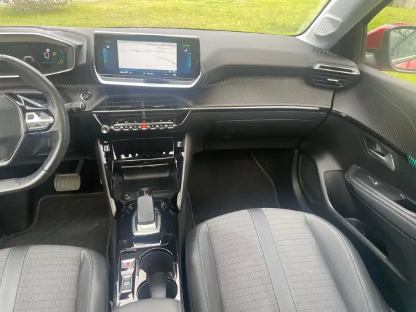 Peugeot e-208 Allure 23