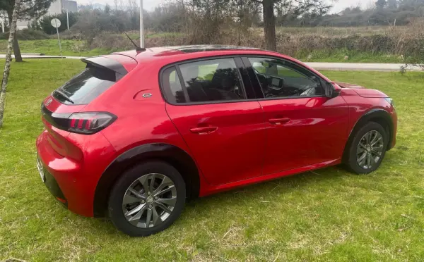 Peugeot e-208 Allure 40