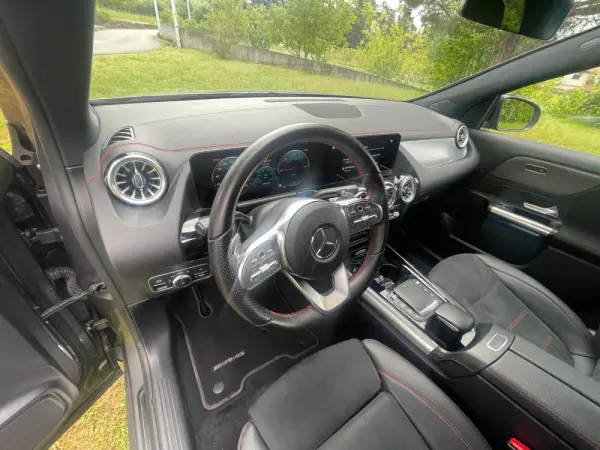 Mercedes-Benz EQA 250 AMG Line 12