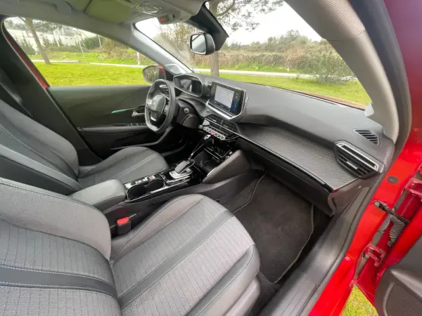 Peugeot e-208 Allure 24