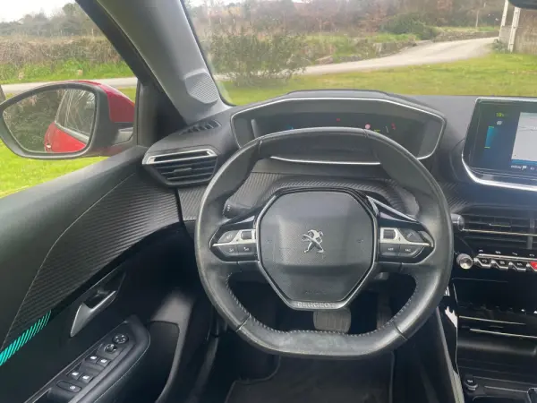 Peugeot e-208 Allure 27