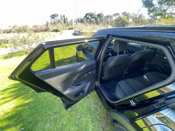 Peugeot e-2008 50 kWh Allure 22