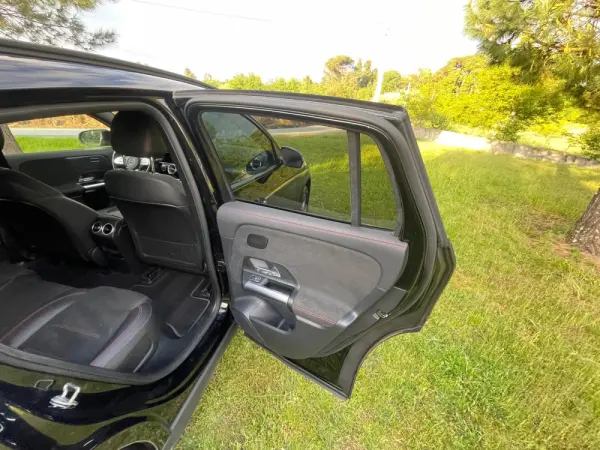 Mercedes-Benz EQA 250+ AMG Line 41