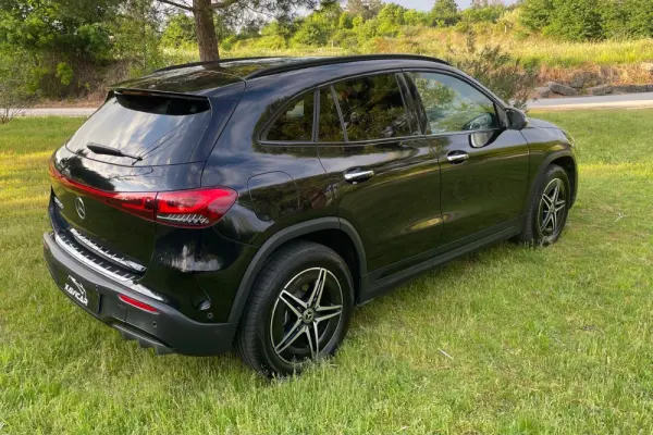 Mercedes-Benz EQA 250+ AMG Line 4