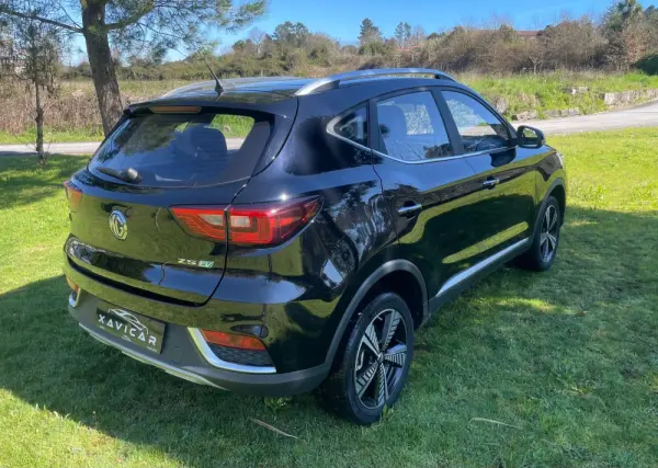 MG ZS Luxury 7
