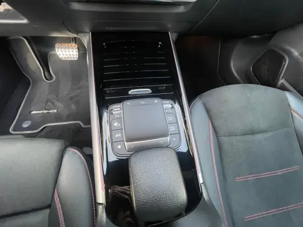 Mercedes-Benz EQA 250+ AMG Line 32