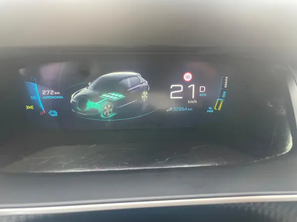Peugeot e-208 Allure 38