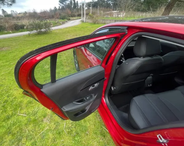 Peugeot e-208 Allure 14