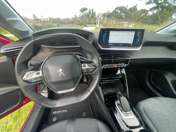 Peugeot e-208 Allure 31