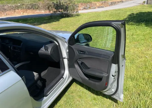 Audi A4 Avant 2.0 TDI Business Line 13