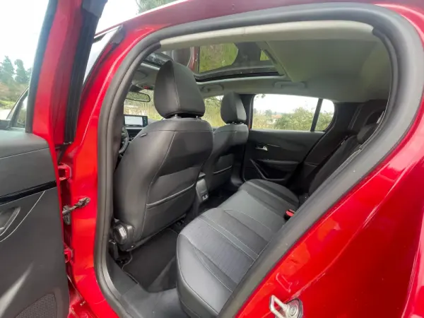 Peugeot e-208 Allure 13