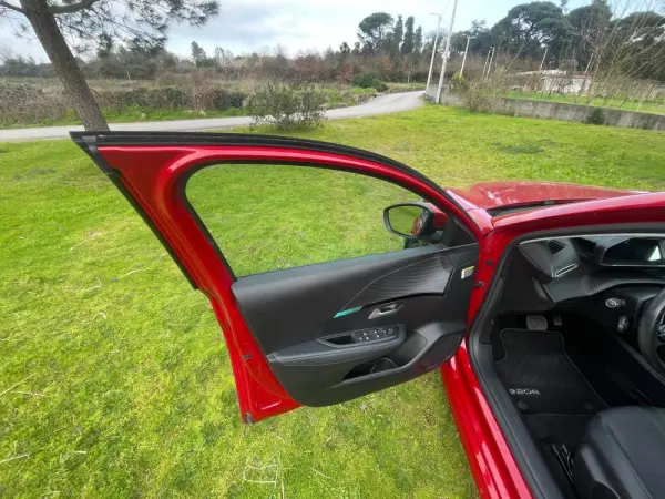 Peugeot e-208 Allure 9