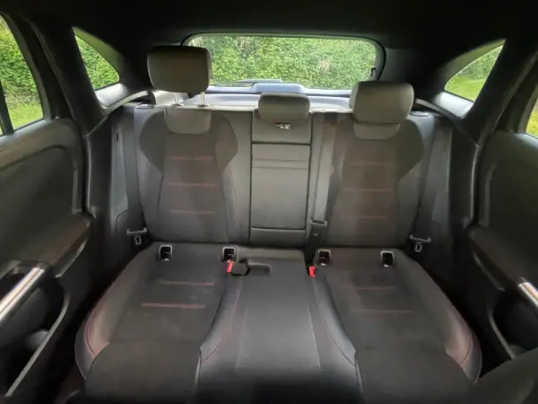 Mercedes-Benz EQA 250+ AMG Line 28