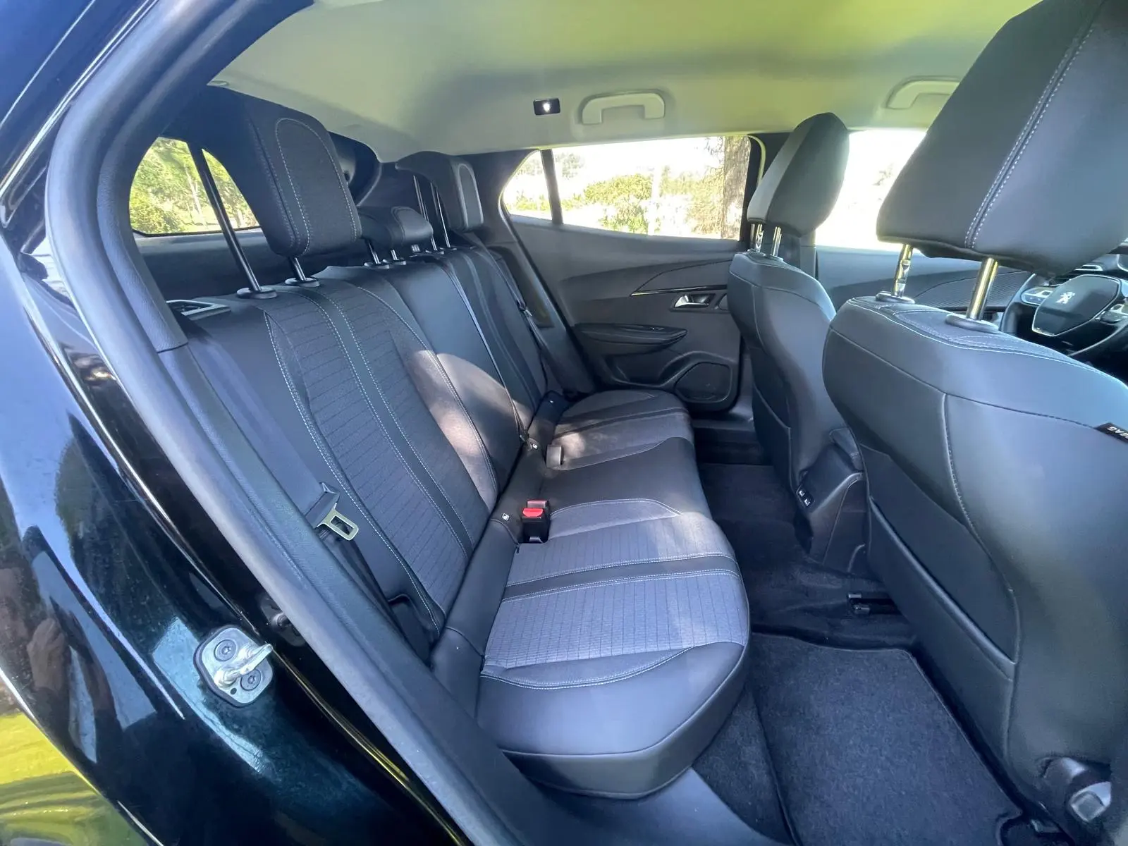 Peugeot e-2008 50 kWh Allure 17