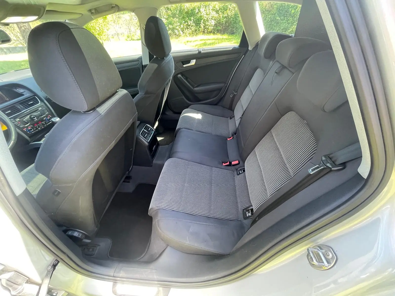 Audi A4 Avant 2.0 TDI Business Line 14