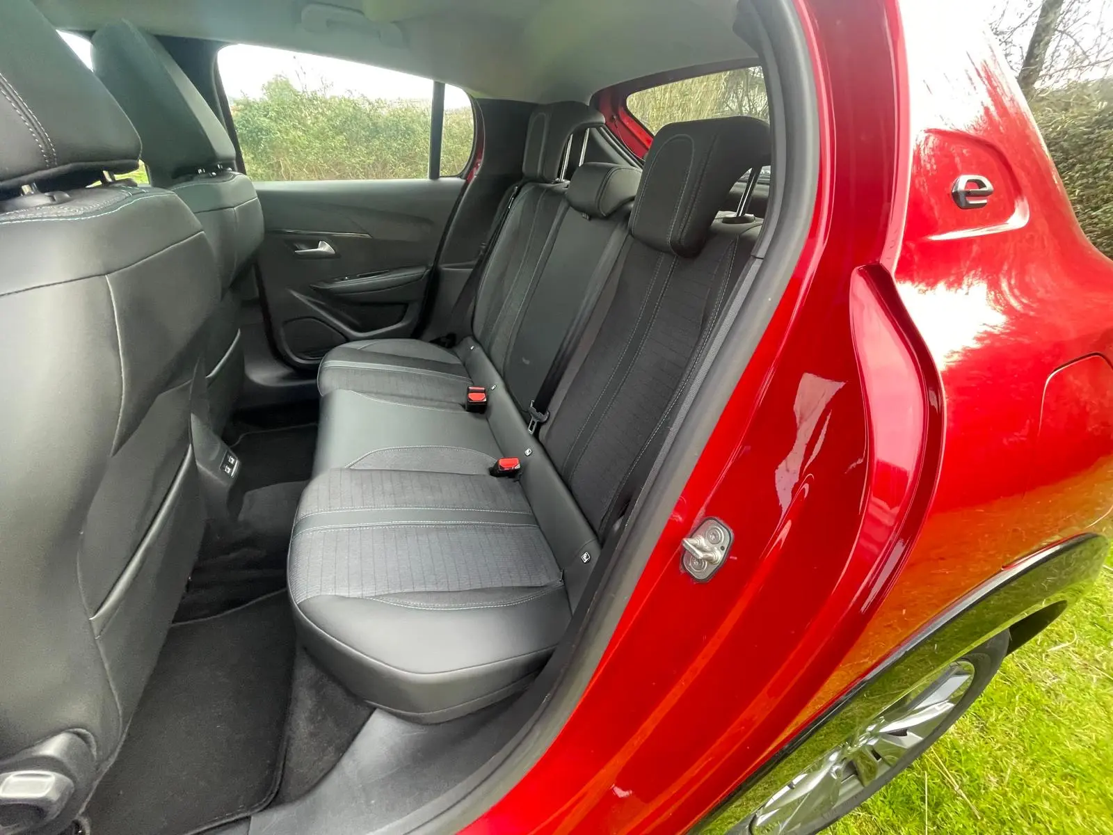 Peugeot e-208 Allure 12