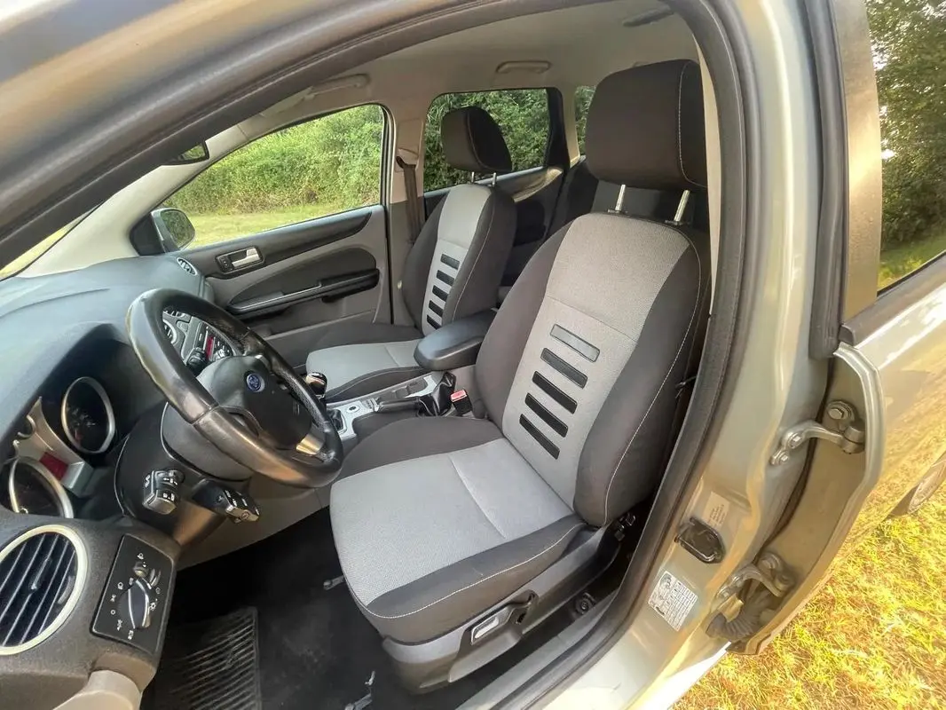 Ford Focus SW 1.6 TDCi DPF Titanium 13