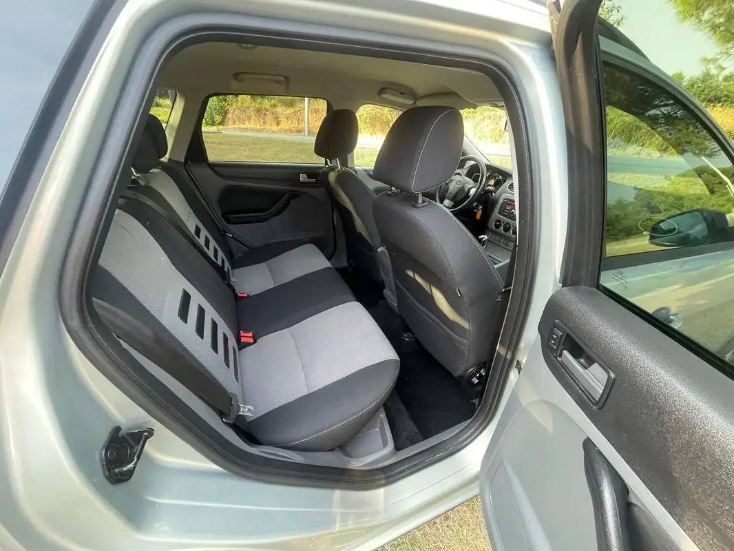 Ford Focus SW 1.6 TDCi DPF Titanium 15