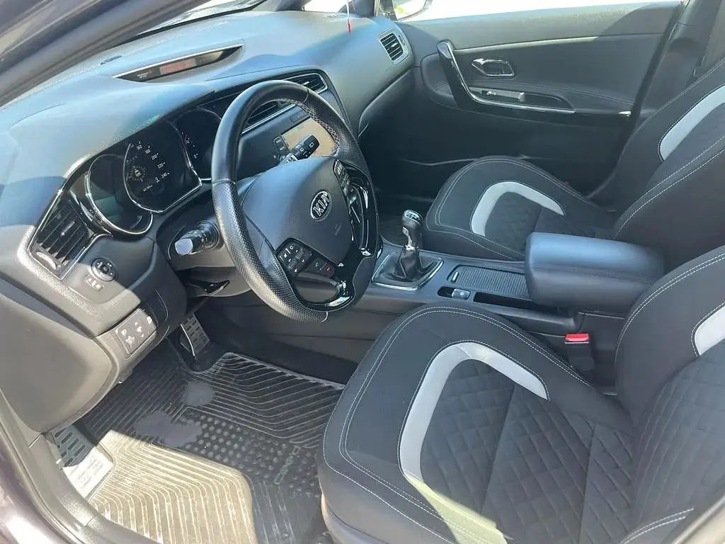 Kia Ceed 1.6 CRDi GT Line 4