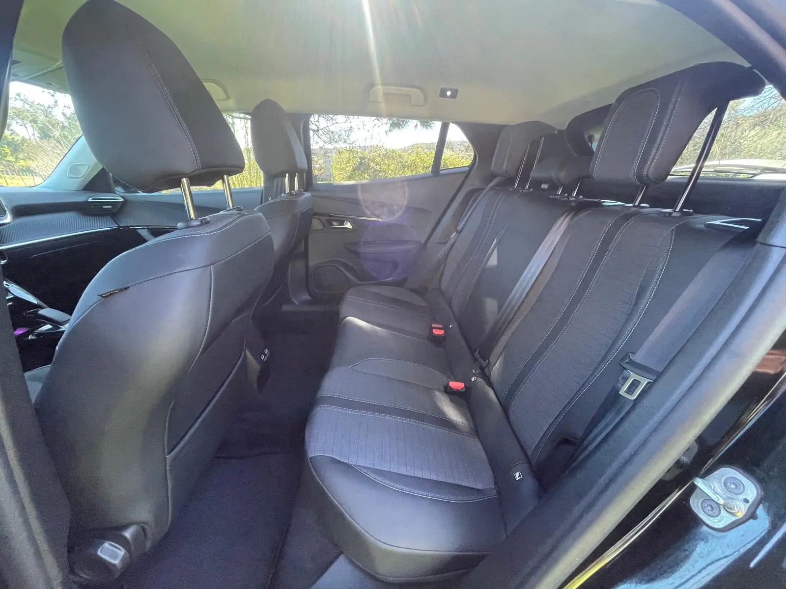 Peugeot e-2008 50 kWh Allure 15