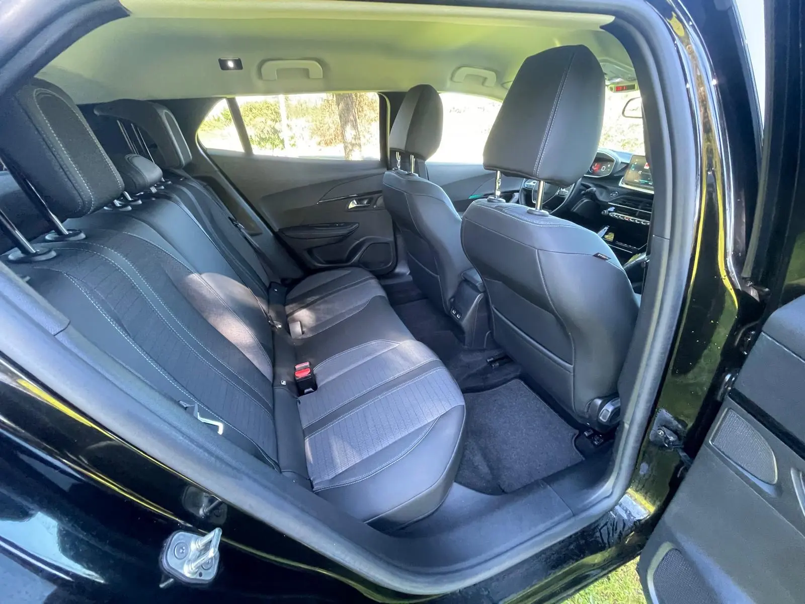 Peugeot e-2008 50 kWh Allure 19