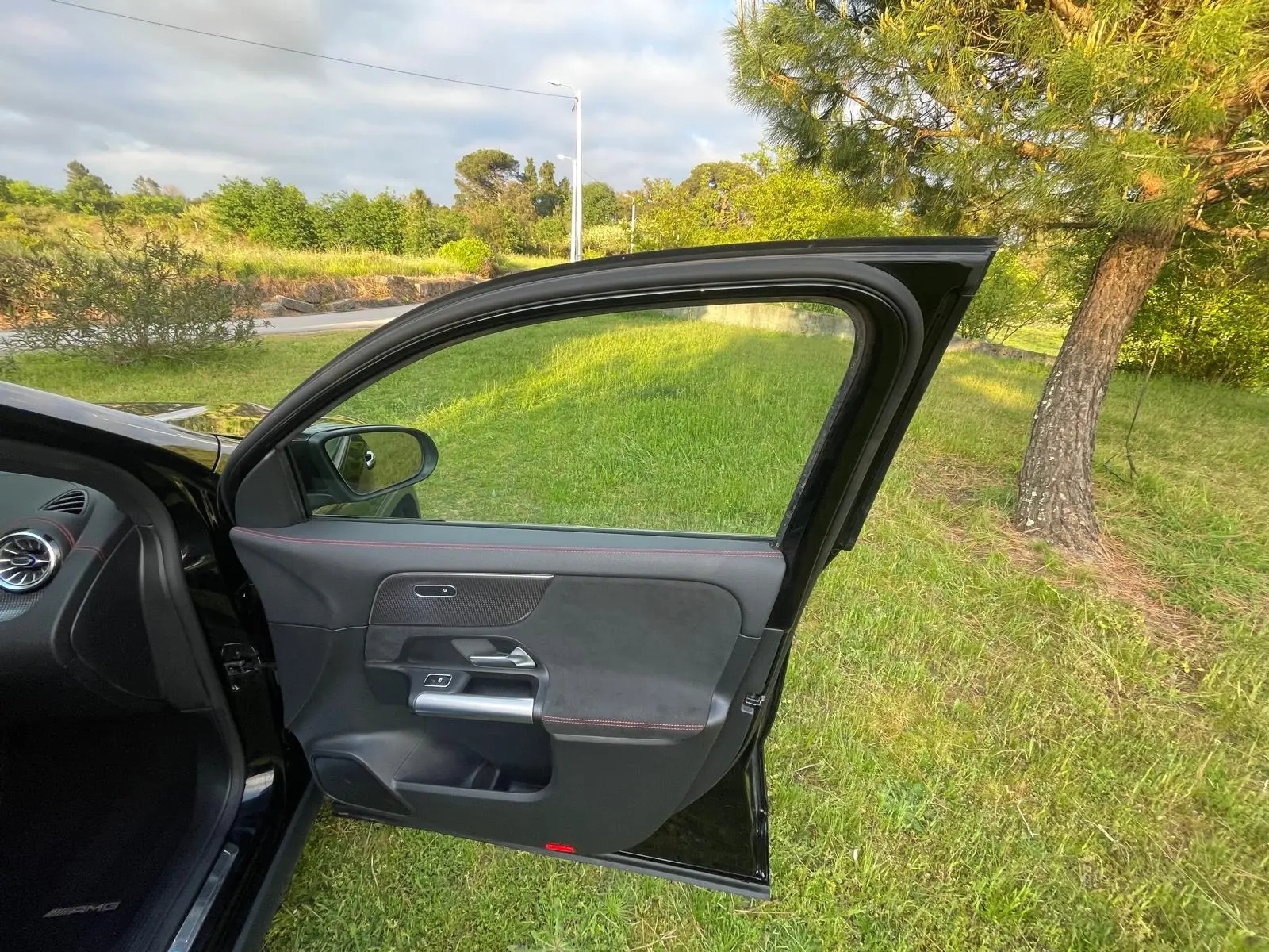 Mercedes-Benz EQA 250+ AMG Line 38