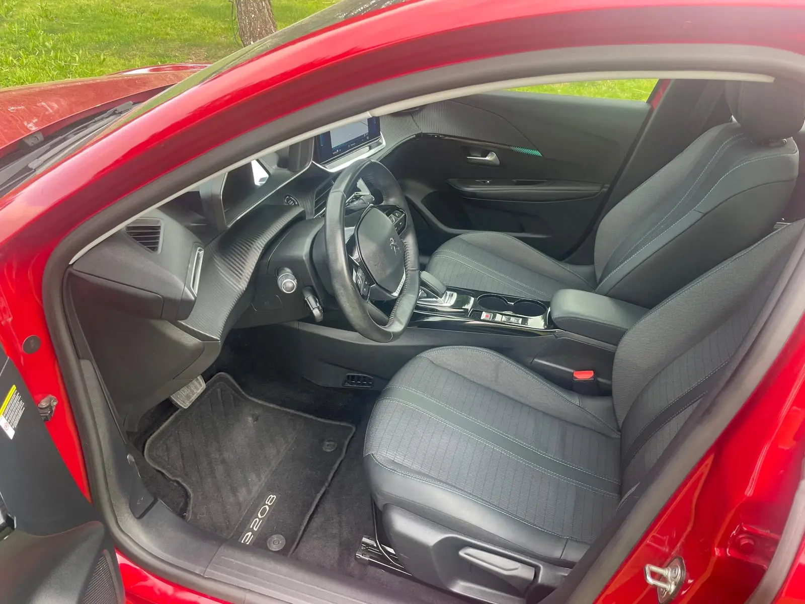 Peugeot e-208 Allure 7