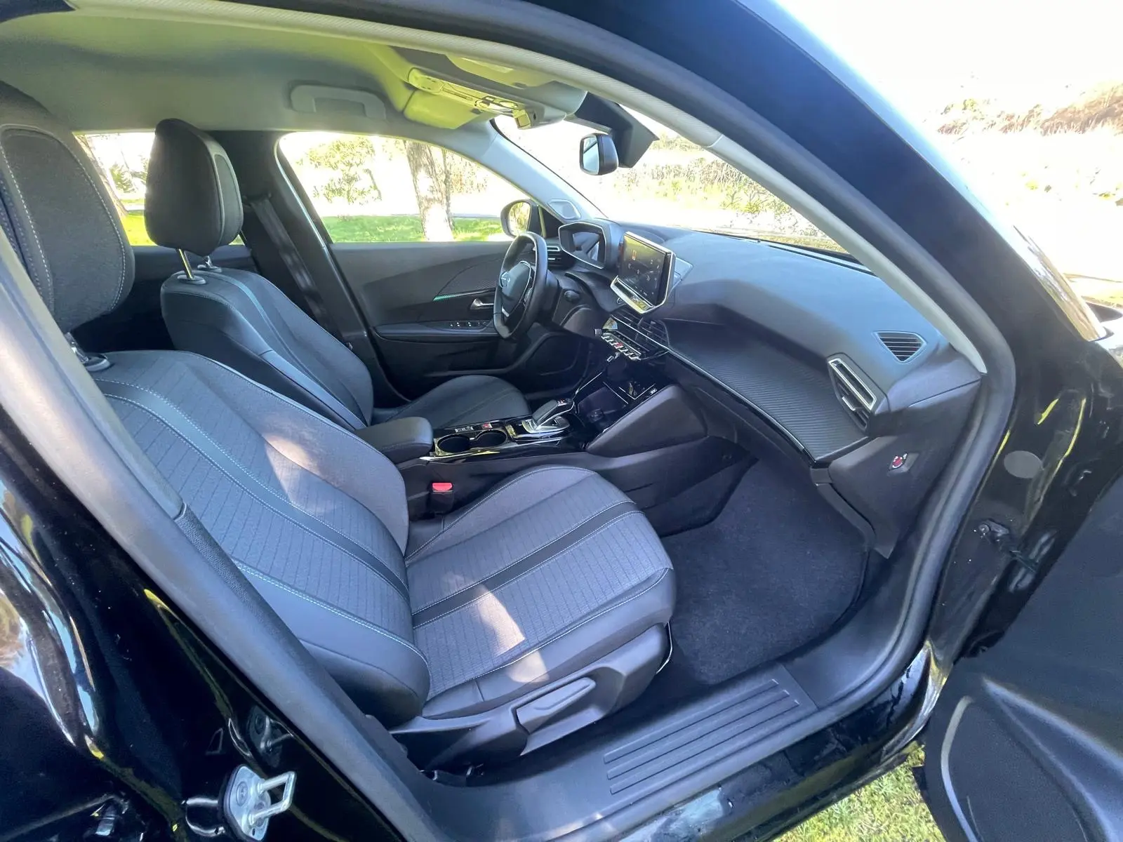 Peugeot e-2008 50 kWh Allure 24