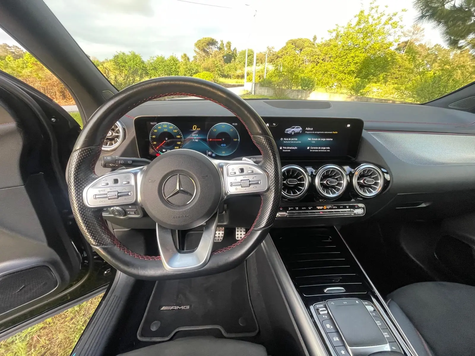 Mercedes-Benz EQA 250+ AMG Line 31