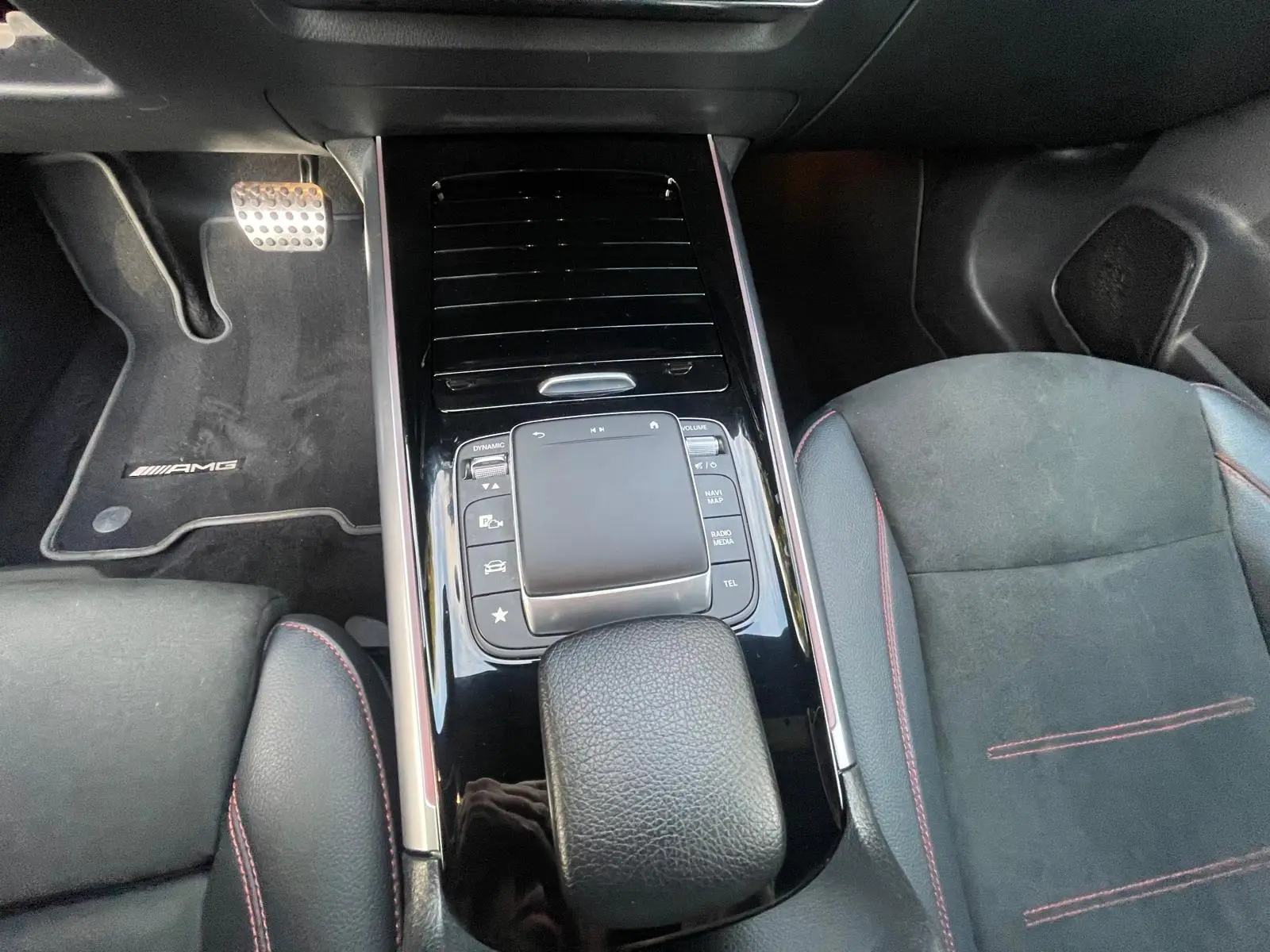 Mercedes-Benz EQA 250+ AMG Line 32