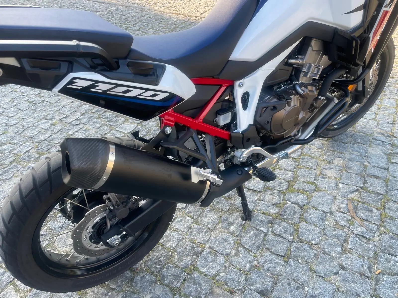 Honda Africa Twin Tricolor 2