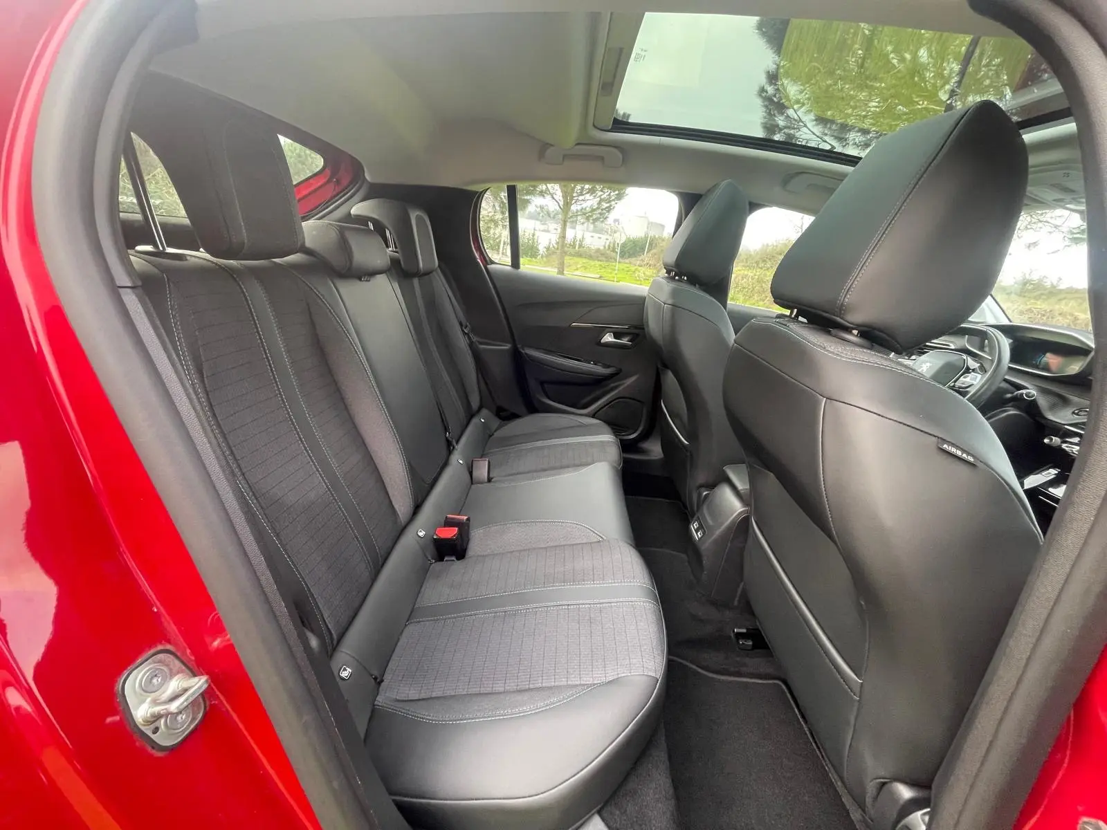 Peugeot e-208 Allure 15