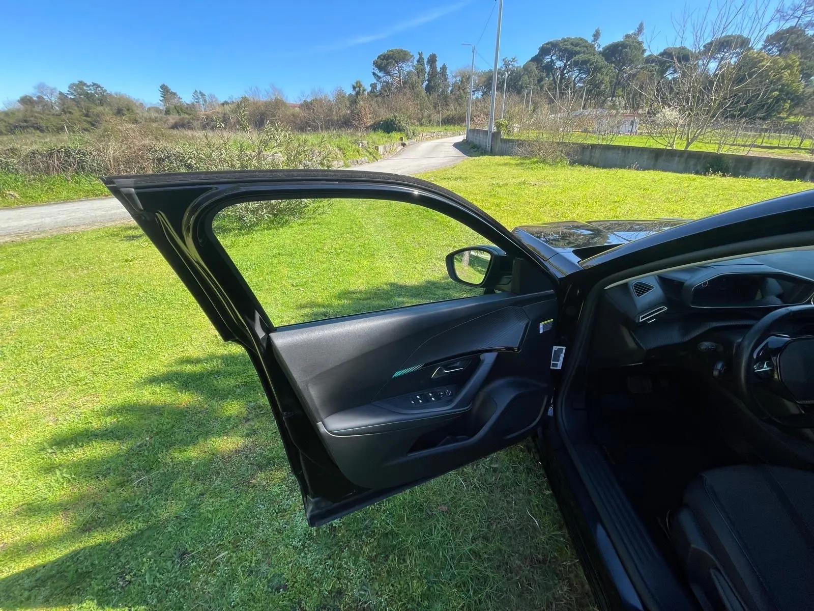 Peugeot e-2008 50 kWh Allure 3