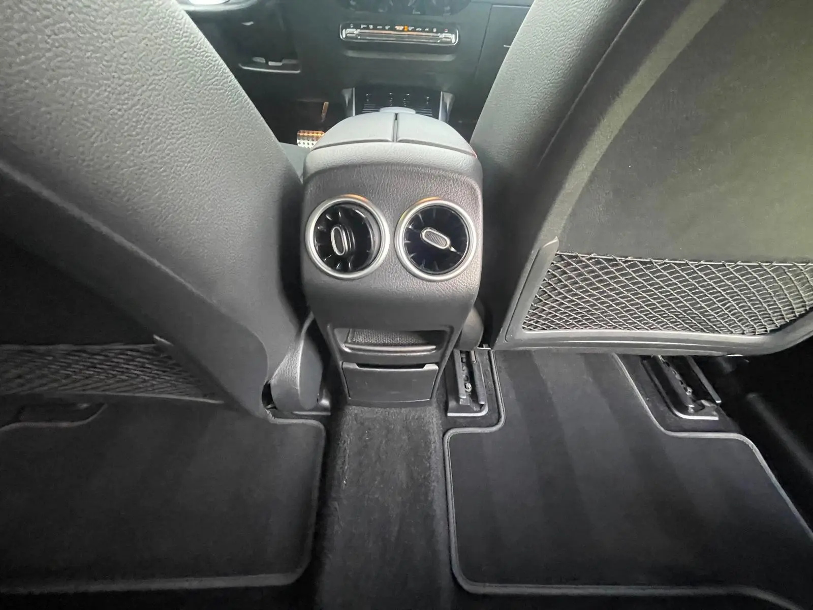 Mercedes-Benz EQA 250+ AMG Line 27