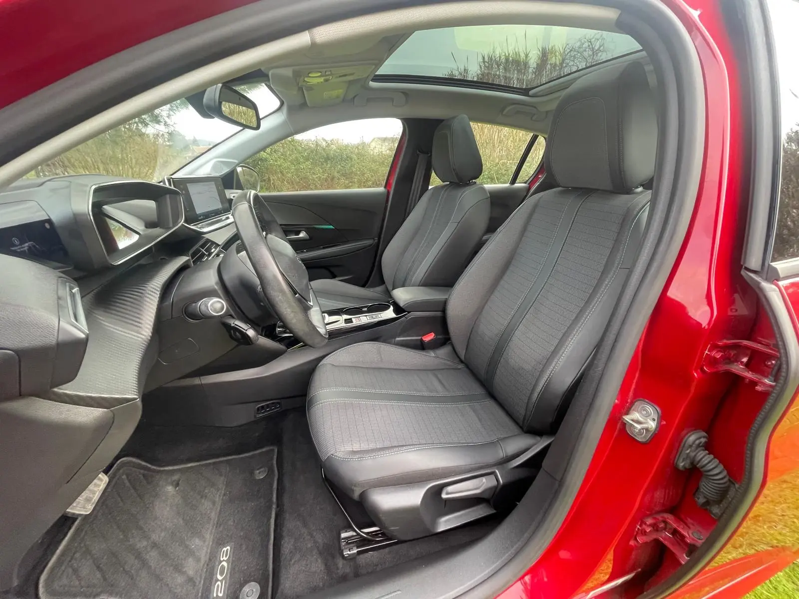 Peugeot e-208 Allure 10