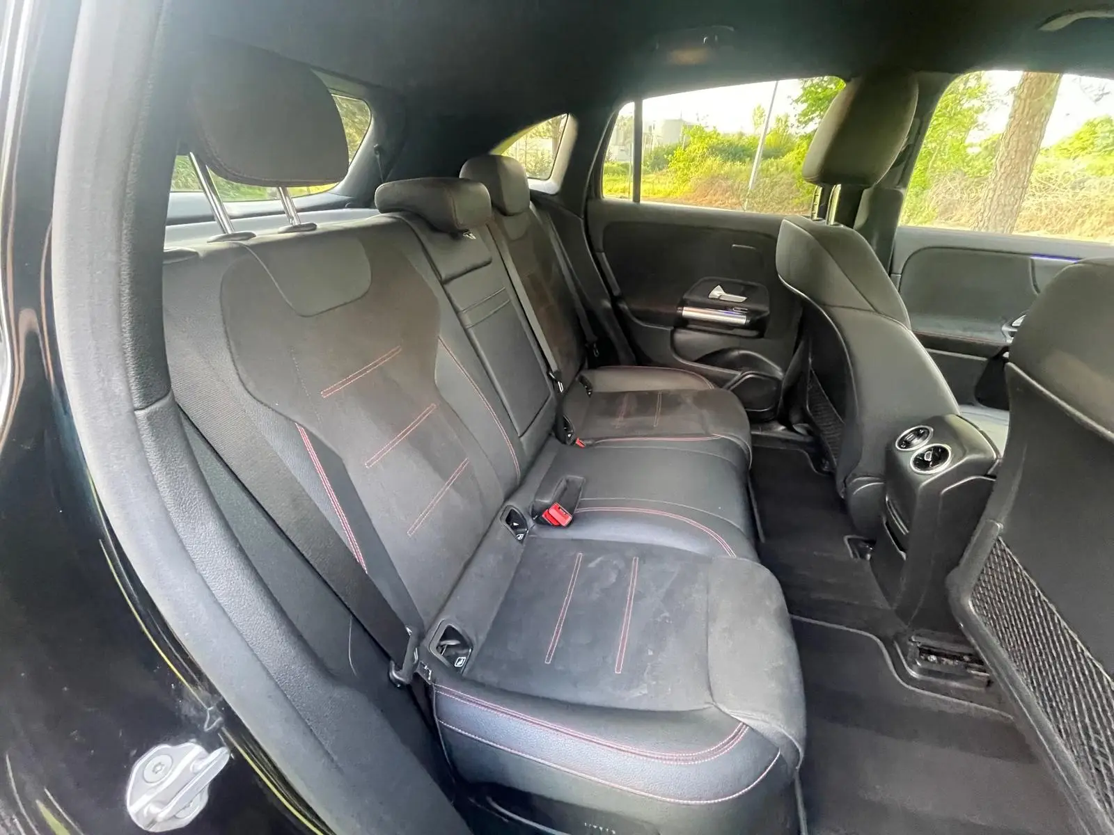 Mercedes-Benz EQA 250+ AMG Line 39