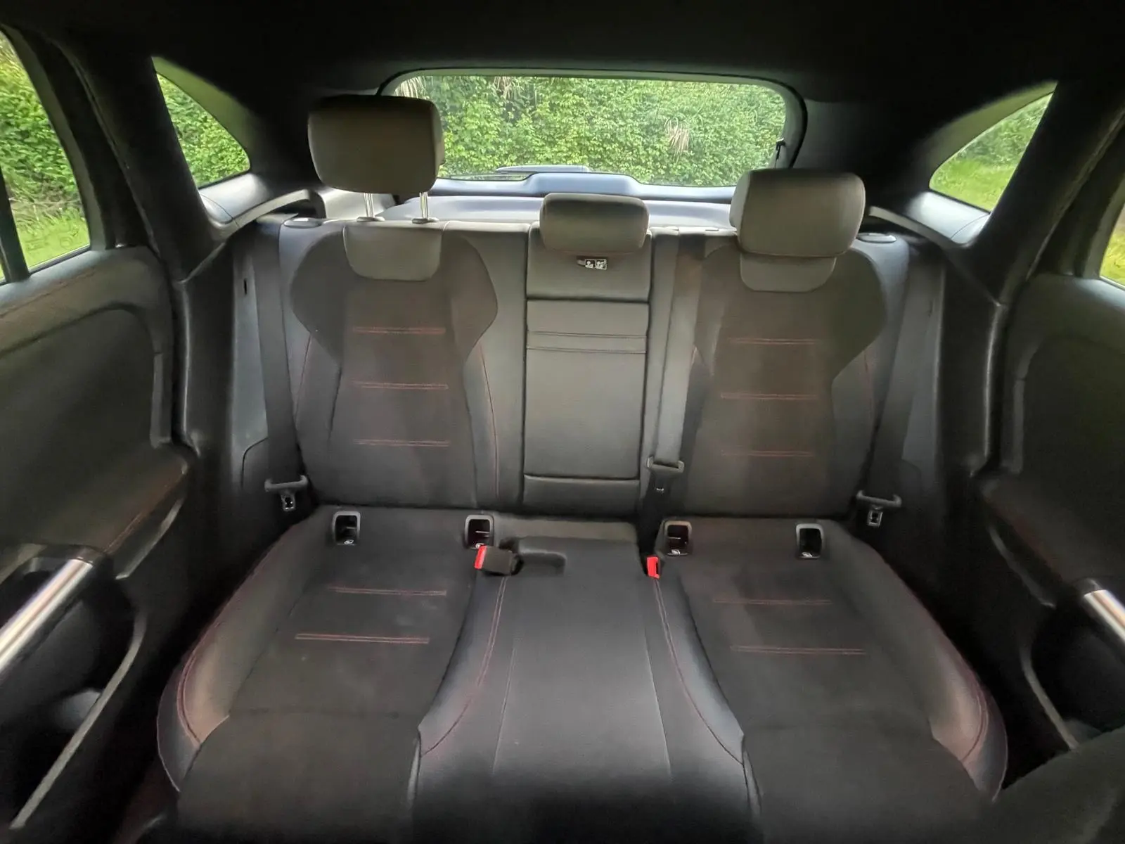 Mercedes-Benz EQA 250+ AMG Line 28