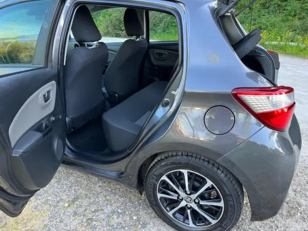 Toyota Yaris Exclusive 8