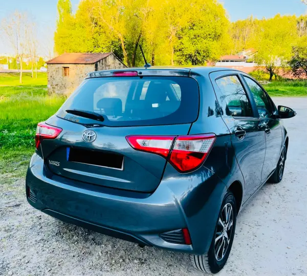 Toyota Yaris Exclusive 5