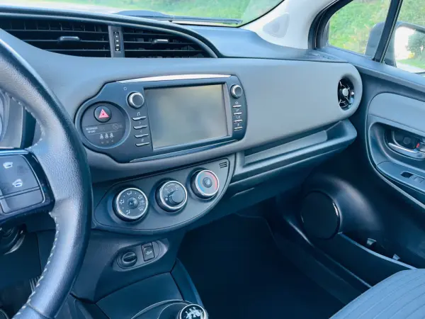 Toyota Yaris Exclusive 11